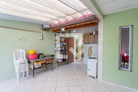 Casa à venda com 250m², 4 quartos e 3 vagas Casa à venda com 250m², 4 quartos e 3 vagasÁrea de serviço