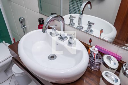 Casa à venda com 250m², 4 quartos e 3 vagas Casa à venda com 250m², 4 quartos e 3 vagasBanheiro Social