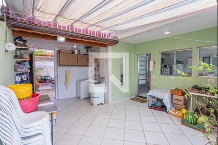 Casa à venda com 250m², 4 quartos e 3 vagas Casa à venda com 250m², 4 quartos e 3 vagasÁrea de serviço