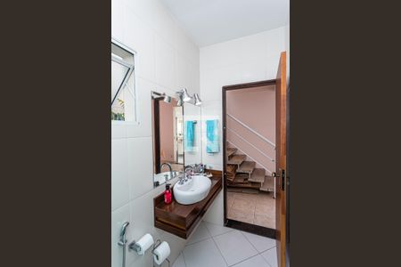 Casa à venda com 250m², 4 quartos e 3 vagas Casa à venda com 250m², 4 quartos e 3 vagasBanheiro Social