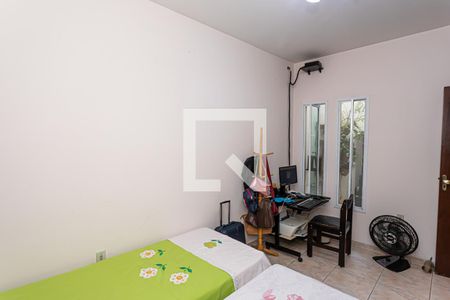 Casa à venda com 250m², 4 quartos e 3 vagas Casa à venda com 250m², 4 quartos e 3 vagasQuarto