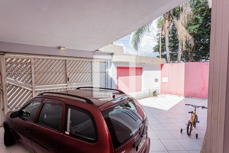 Casa à venda com 250m², 4 quartos e 3 vagas Casa à venda com 250m², 4 quartos e 3 vagasGaragem