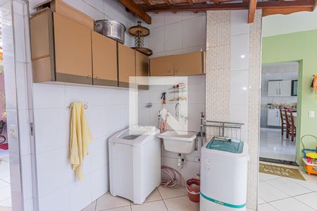 Casa à venda com 250m², 4 quartos e 3 vagas Casa à venda com 250m², 4 quartos e 3 vagasÁrea de serviço