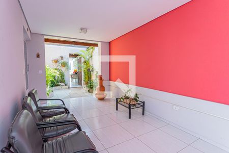 Casa à venda com 250m², 4 quartos e 3 vagas Casa à venda com 250m², 4 quartos e 3 vagasEntrada