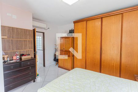 Casa à venda com 250m², 4 quartos e 3 vagas Casa à venda com 250m², 4 quartos e 3 vagasSuite 2