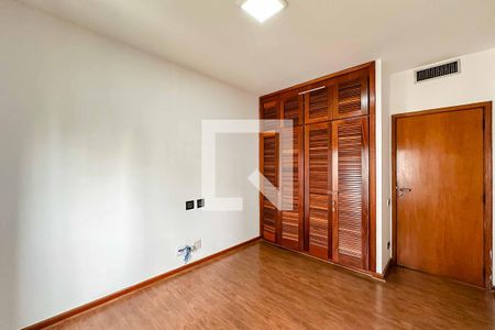 Apartamento à venda com 230m², 4 quartos e 3 vagas Quarto