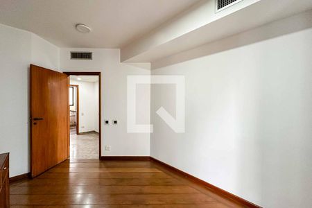 Apartamento à venda com 230m², 4 quartos e 3 vagasQuarto