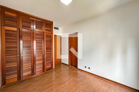 Apartamento à venda com 230m², 4 quartos e 3 vagas Quarto