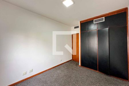 Apartamento à venda com 230m², 4 quartos e 3 vagas Quarto