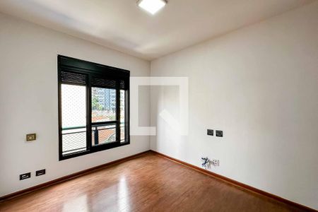 Apartamento à venda com 230m², 4 quartos e 3 vagas Quarto