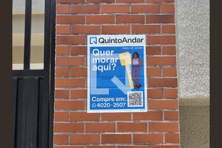 Apartamento à venda com 77m², 2 quartos e 1 vagaPlaquinha instalada no portão do imóvel