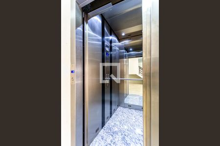 Apartamento à venda com 77m², 2 quartos e 1 vagaÁrea comum - Garagem (Elevador)