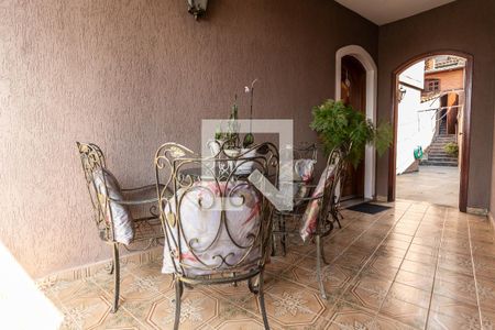 Casa à venda com 144m², 3 quartos e 3 vagas Casa à venda com 144m², 3 quartos e 3 vagasHall