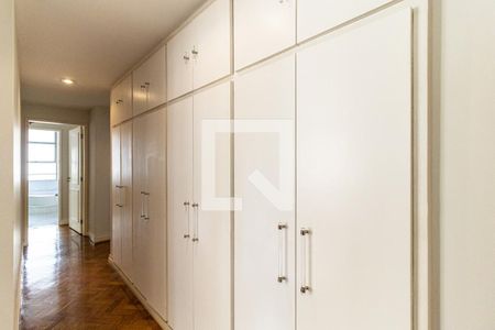 Apartamento para alugar com 275m², 4 quartos e 4 vagasCorredor - Armários