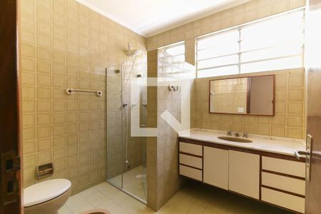 Casa para alugar com 230m², 3 quartos e 2 vagasBanheiro Social