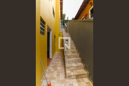 Casa para alugar com 230m², 3 quartos e 2 vagasEscada