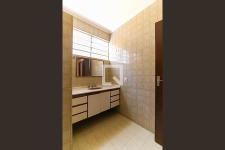 Casa para alugar com 230m², 3 quartos e 2 vagasBanheiro Social