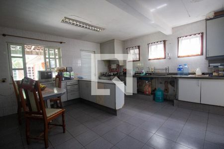 Casa de condomínio à venda com 630m², 6 quartos e 3 vagasCozinha