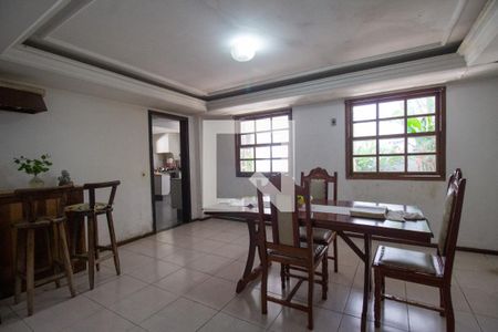 Casa de condomínio à venda com 630m², 6 quartos e 3 vagasSala de Jantar