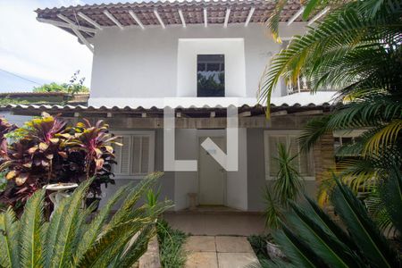 Casa de condomínio à venda com 630m², 6 quartos e 3 vagasQuintal