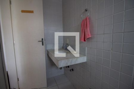 Casa de condomínio à venda com 630m², 6 quartos e 3 vagasBanheiro da Suíte do Anexo