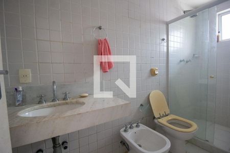 Casa de condomínio à venda com 630m², 6 quartos e 3 vagasBanheiro da Suíte do Anexo