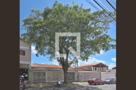 Casa à venda com 177m², 3 quartos e 2 vagas Casa à venda com 177m², 3 quartos e 2 vagasFachada