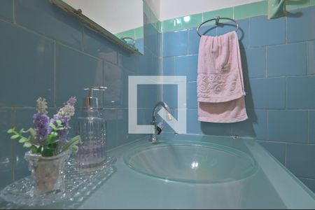 Casa à venda com 177m², 3 quartos e 2 vagas Casa à venda com 177m², 3 quartos e 2 vagasBanheiro Social