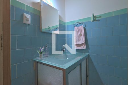 Casa à venda com 177m², 3 quartos e 2 vagas Casa à venda com 177m², 3 quartos e 2 vagasBanheiro Social