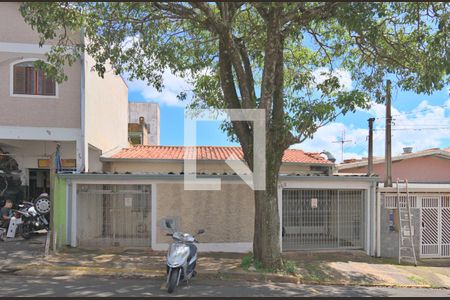Casa à venda com 177m², 3 quartos e 2 vagas Casa à venda com 177m², 3 quartos e 2 vagasFachada