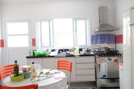 Casa à venda com 126m², 3 quartos e 2 vagascozinha