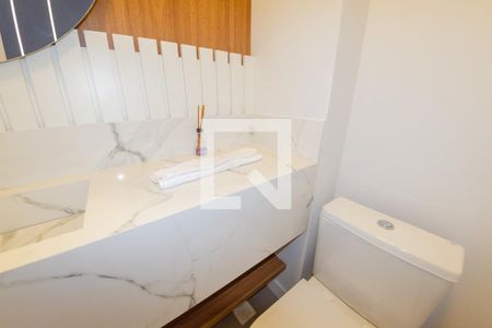 Banheiro lavabo de apartamento para alugar com 1 quarto, 60m² em Carvoeira, Florianópolis