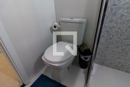 Apartamento para alugar com 77m², 2 quartos e 2 vagasDetalhe do banheiro da suíte