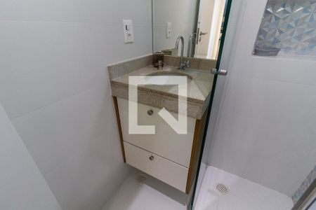 Apartamento para alugar com 77m², 2 quartos e 2 vagasDetalhe do banheiro social
