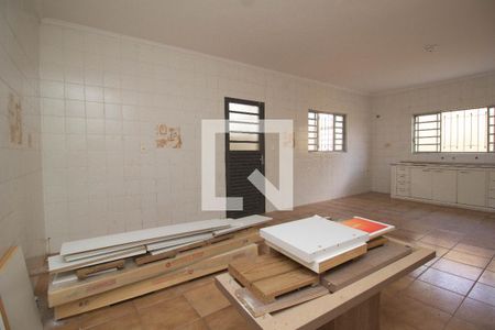Casa para alugar com 50m², 1 quarto e 1 vaga Casa para alugar com 50m², 1 quarto e 1 vagaSala