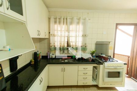 Casa à venda com 180m², 4 quartos e 2 vagas Casa à venda com 180m², 4 quartos e 2 vagasCozinha