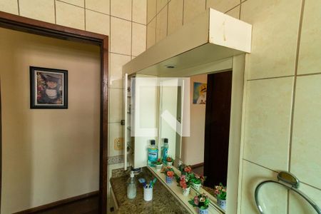 Casa à venda com 180m², 4 quartos e 2 vagas Casa à venda com 180m², 4 quartos e 2 vagasBanheiro