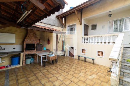 Casa à venda com 180m², 4 quartos e 2 vagas Casa à venda com 180m², 4 quartos e 2 vagasChurrasqueira