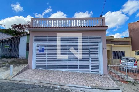Casa à venda com 144m², 3 quartos e 2 vagas Casa à venda com 144m², 3 quartos e 2 vagasFachada
