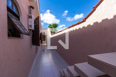 Casa à venda com 144m², 3 quartos e 2 vagas Casa à venda com 144m², 3 quartos e 2 vagasCorredor Lateral