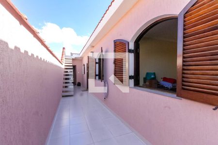 Casa à venda com 144m², 3 quartos e 2 vagas Casa à venda com 144m², 3 quartos e 2 vagasCorredor Lateral