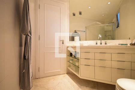 Apartamento à venda com 230m², 3 quartos e 3 vagas Apartamento à venda com 230m², 3 quartos e 3 vagasBanheiro suíte 2