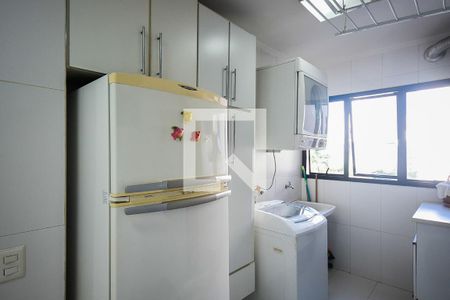 Apartamento à venda com 230m², 3 quartos e 3 vagas Apartamento à venda com 230m², 3 quartos e 3 vagasÁrea de serviço