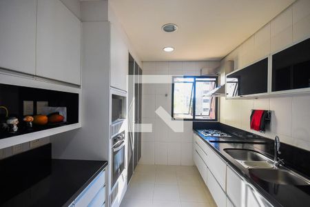 Apartamento à venda com 230m², 3 quartos e 3 vagas Apartamento à venda com 230m², 3 quartos e 3 vagasCozinha