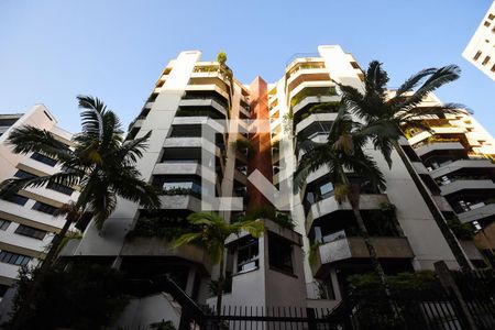 Apartamento à venda com 230m², 3 quartos e 3 vagas Apartamento à venda com 230m², 3 quartos e 3 vagasFachada