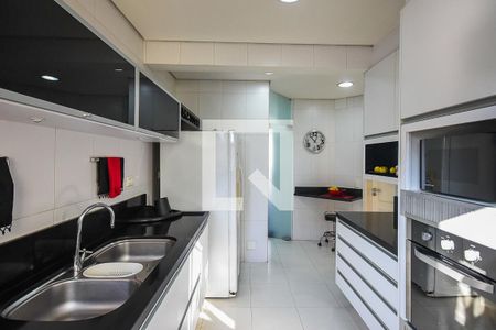 Apartamento à venda com 230m², 3 quartos e 3 vagas Apartamento à venda com 230m², 3 quartos e 3 vagasCozinha