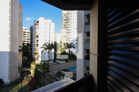 Apartamento à venda com 230m², 3 quartos e 3 vagas Apartamento à venda com 230m², 3 quartos e 3 vagasVaranda da suíte 1