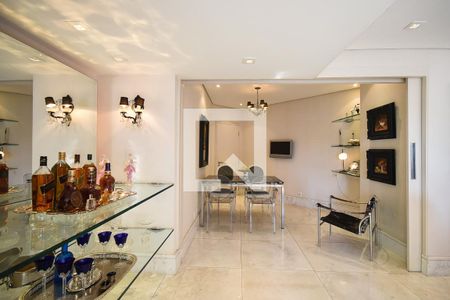 Apartamento à venda com 230m², 3 quartos e 3 vagas Apartamento à venda com 230m², 3 quartos e 3 vagasSala de almoço