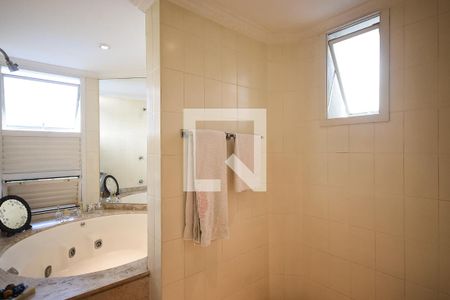 Apartamento à venda com 230m², 3 quartos e 3 vagas Apartamento à venda com 230m², 3 quartos e 3 vagasBanheiro suíte 1