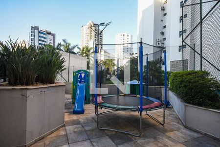 Apartamento à venda com 230m², 3 quartos e 3 vagas Apartamento à venda com 230m², 3 quartos e 3 vagasPlayground